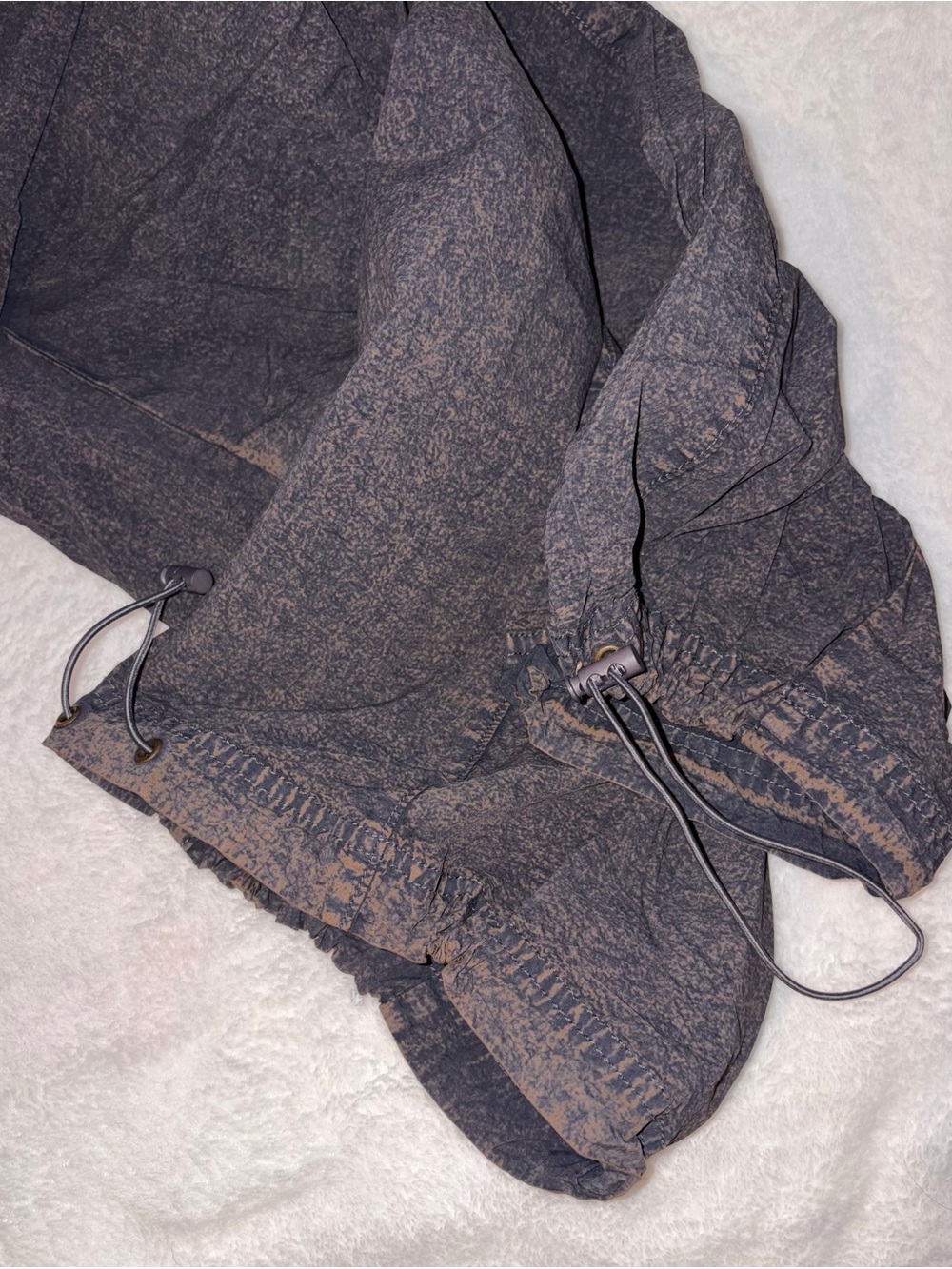 Urban Outfitters Crinkle Cargo Barrel Parachute Pants sz S NEW! - Picture 6 of 10